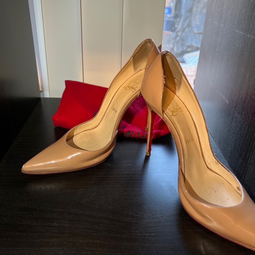 MAKE OFFER Christian Louboutin Iriza 38.5 nude patent
